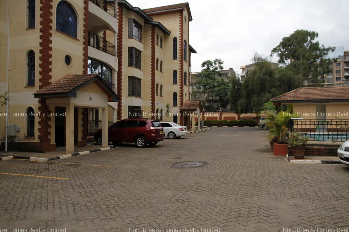 3 Bed Apartment with En Suite in Kilimani - 16