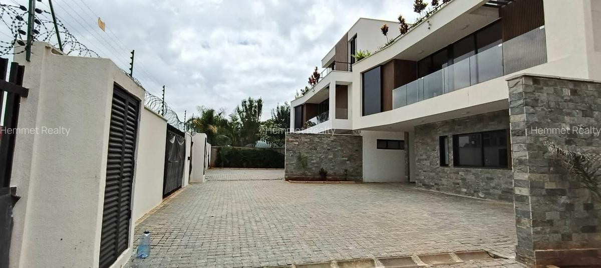 4 Bed Townhouse with En Suite in Runda - 1
