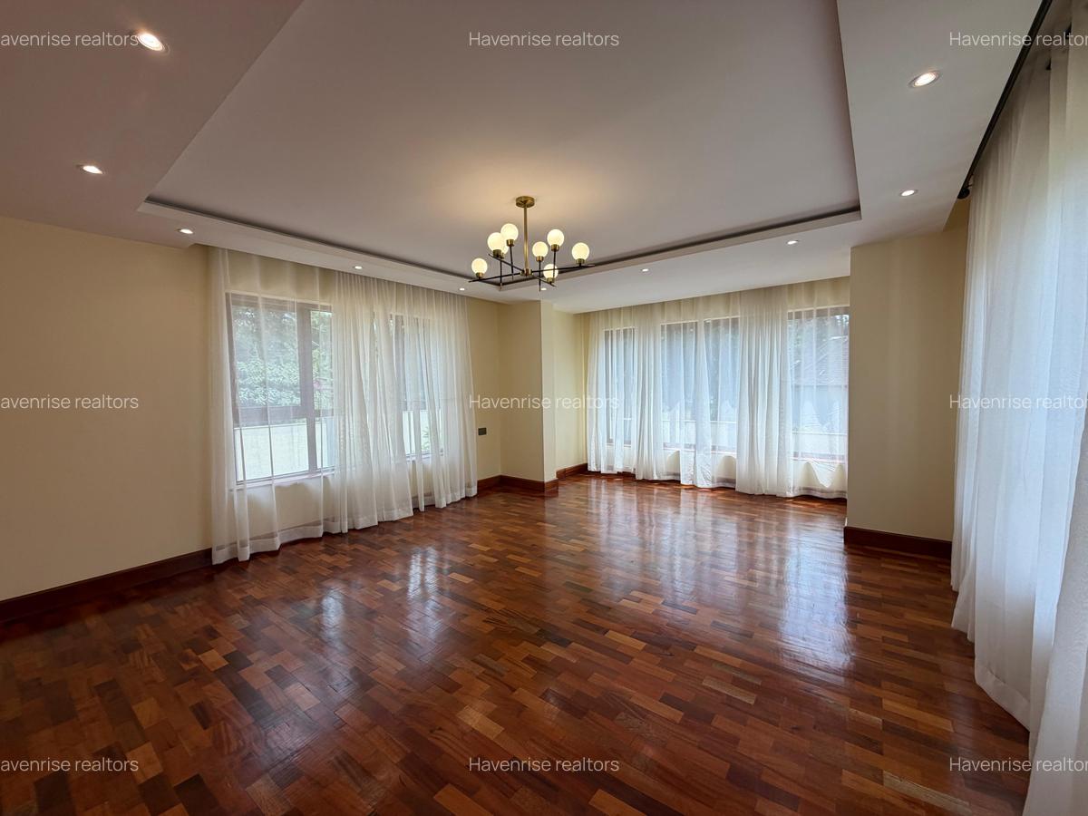 5 Bed House with En Suite at Rosslyn - 18