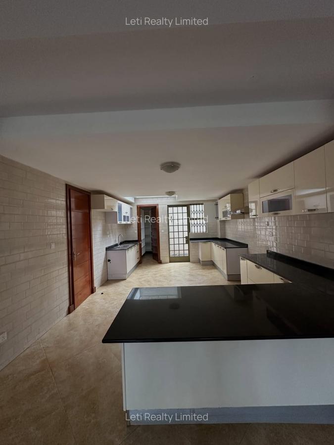 5 Bed Townhouse with En Suite in Lavington - 7