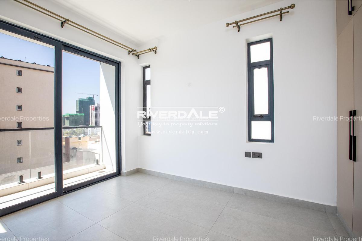 2 Bed Apartment with En Suite in Brookside - 5