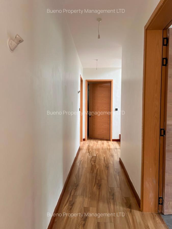 6 Bed Townhouse with Garden in Lavington - 4