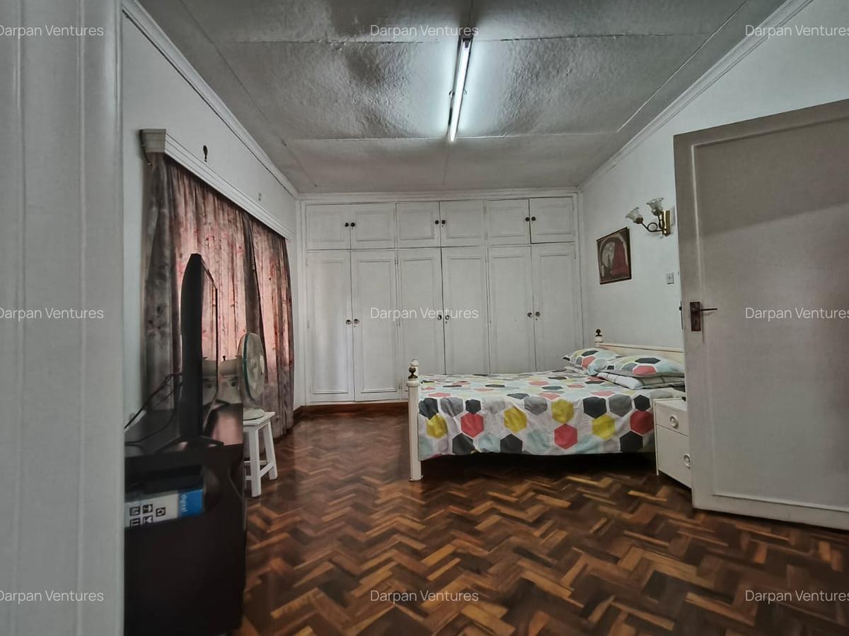 5 Bed House with Garden in Parklands - 4