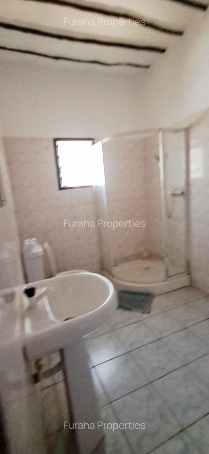 Serviced 2 Bed Apartment with Swimming Pool at Beach Road - 14
