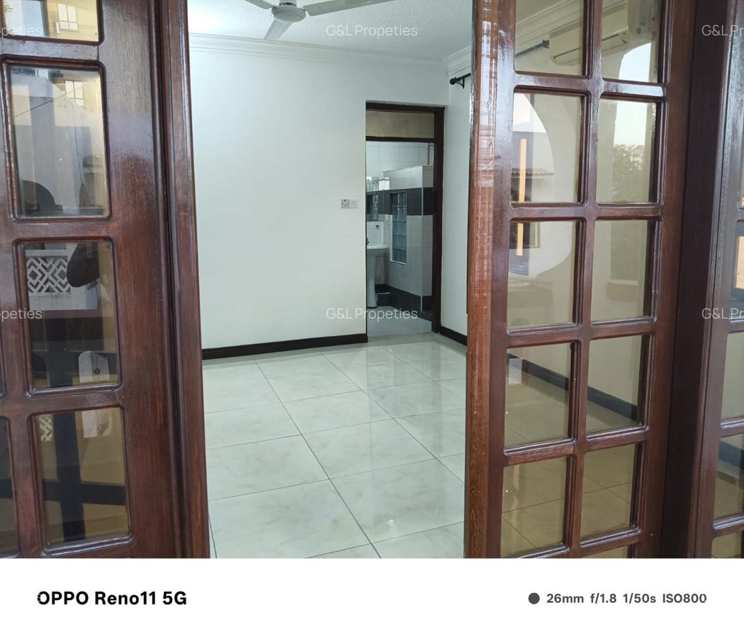 3 Bed Apartment with En Suite at Links Road - 11