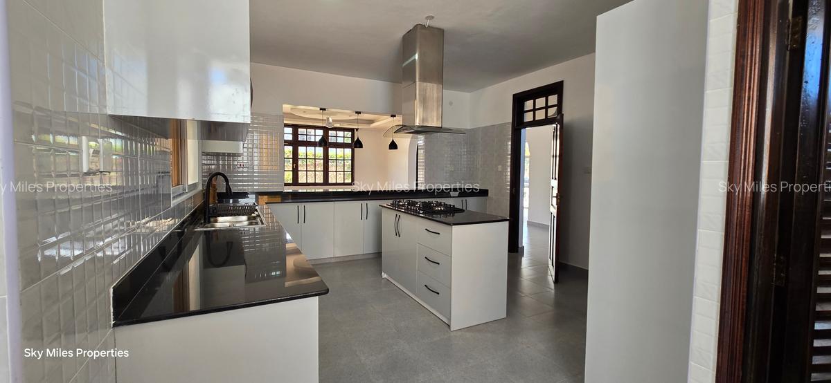 4 Bed Villa with En Suite at Serena - 10
