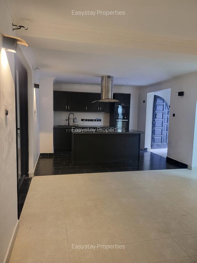 3 Bed House with En Suite in Runda - 3
