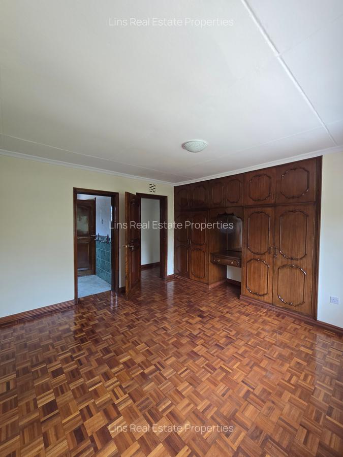 5 Bed House with En Suite in Runda - 18