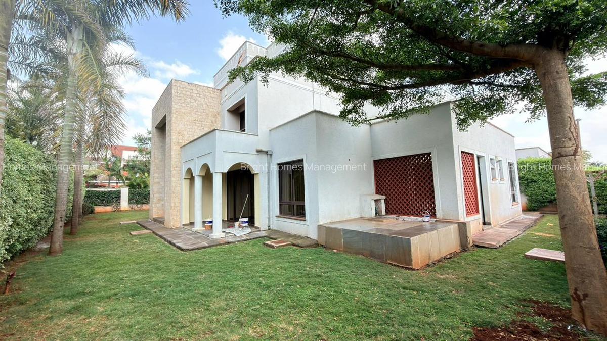 4 Bed Villa with En Suite in Lavington - 2