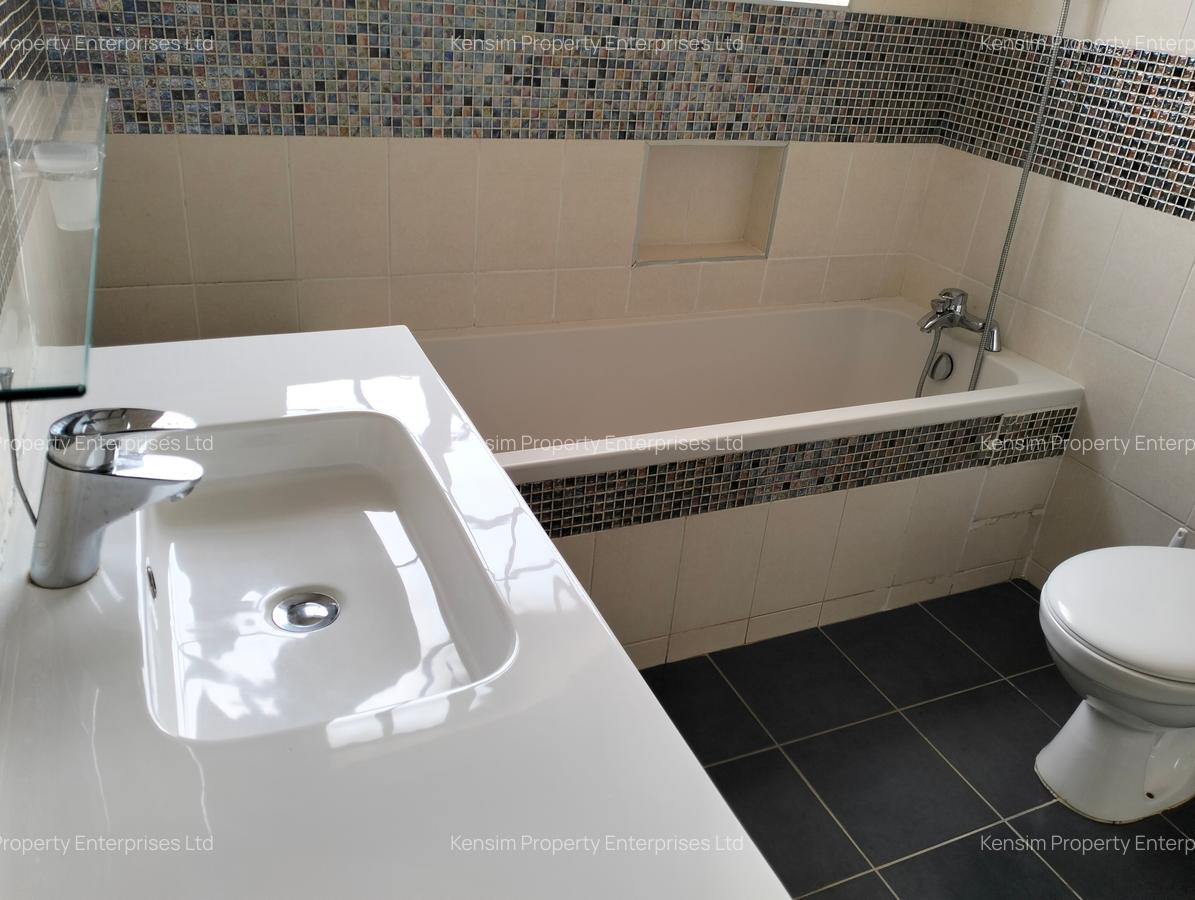 5 Bed Townhouse with En Suite in Kitisuru - 19