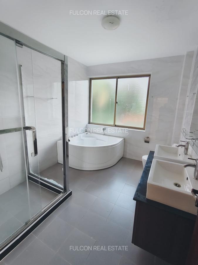5 Bed Villa with En Suite in Lavington - 9