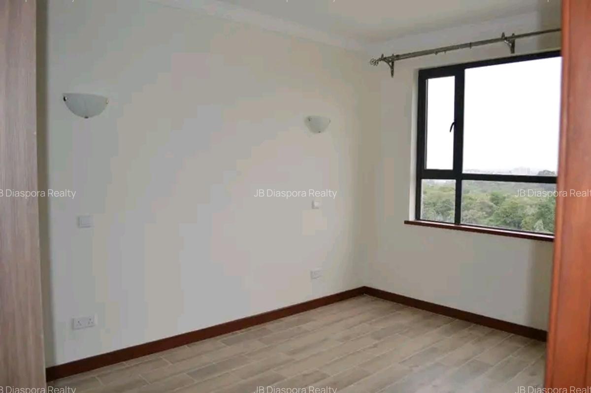 3 Bed Apartment with En Suite at 2Nd Parklands Avenue - 5