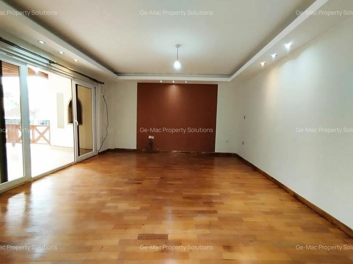 5 Bed House with En Suite in Lavington - 20