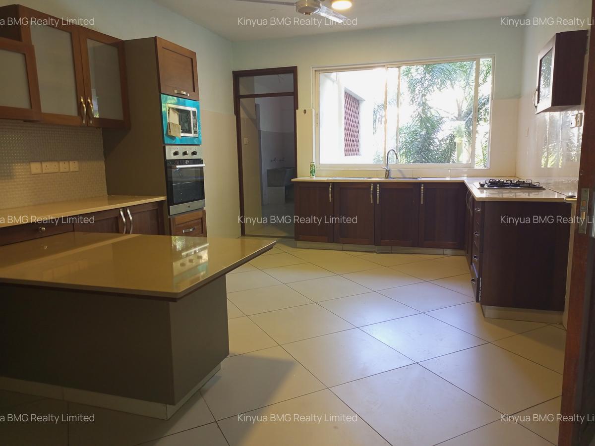 4 Bed Apartment with En Suite at Links Road - 2