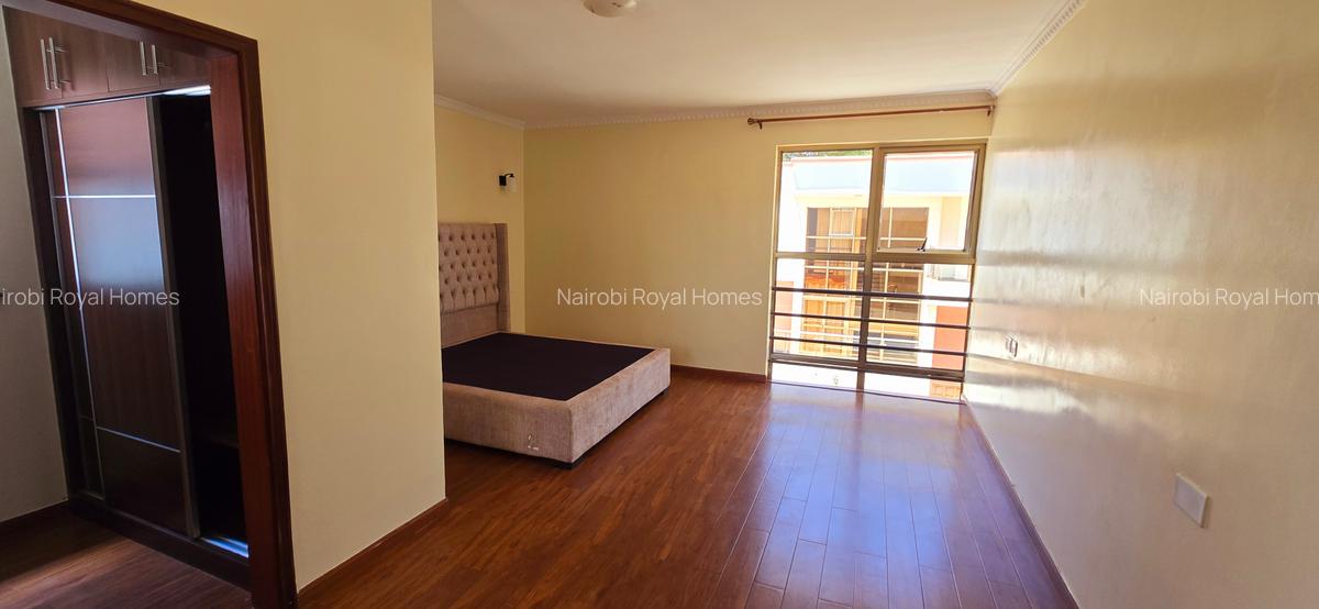 5 Bed Townhouse with En Suite at Lavington Road - 19