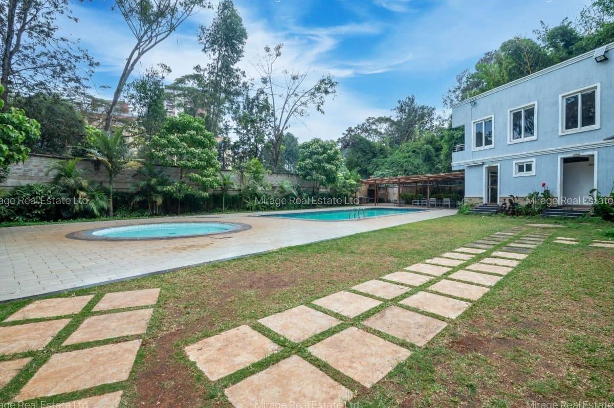 3 Bed Apartment with En Suite in Lavington - 7