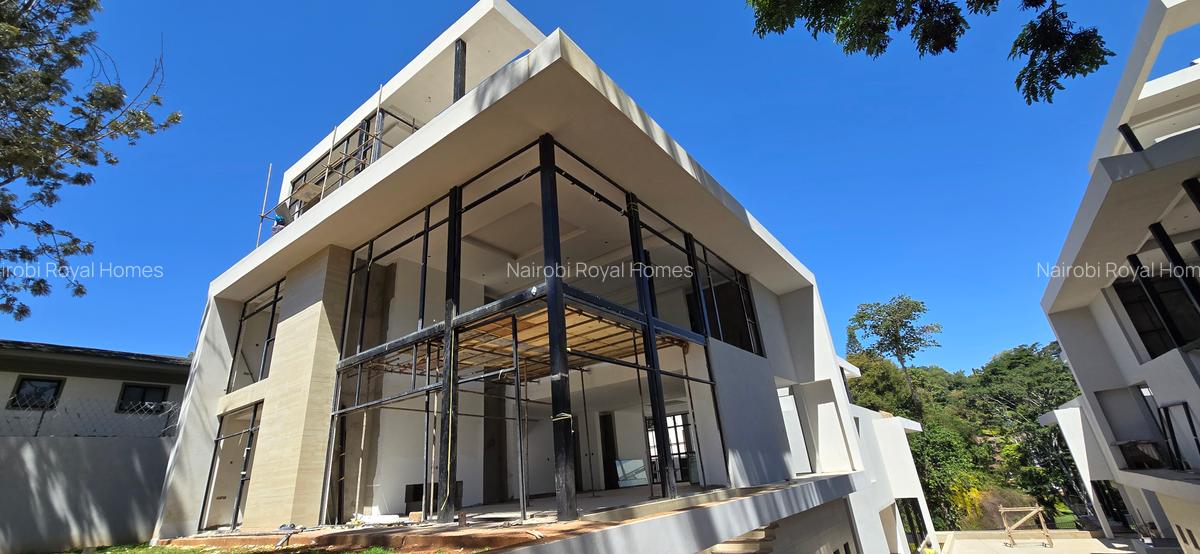 6 Bed Townhouse with En Suite at Lavington Green - 1