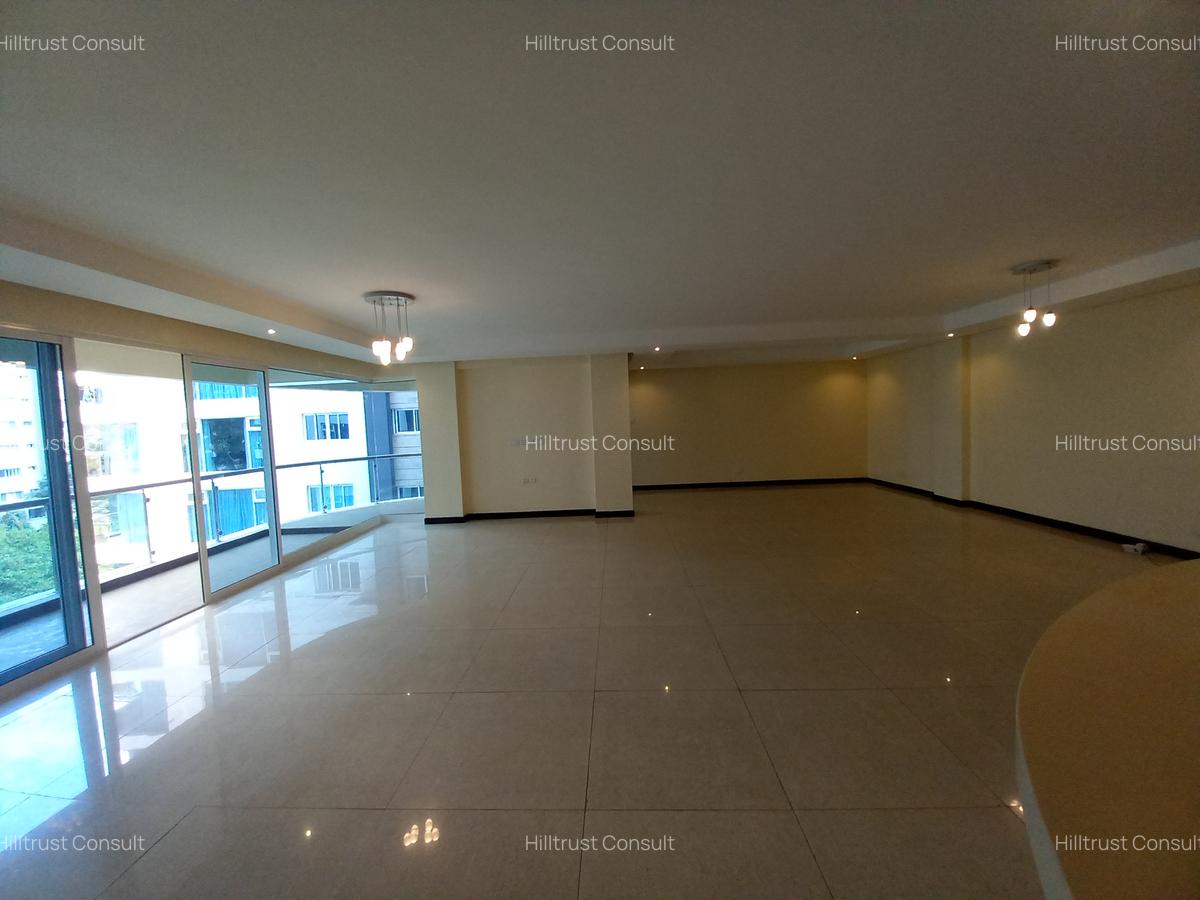 Serviced 3 Bed Apartment with En Suite in Riverside - 12