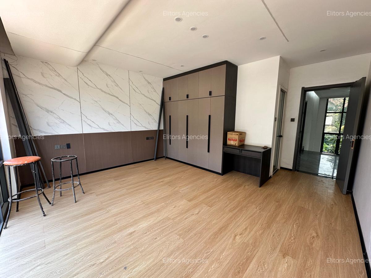 5 Bed Townhouse with En Suite at Chalbi Drive - 6