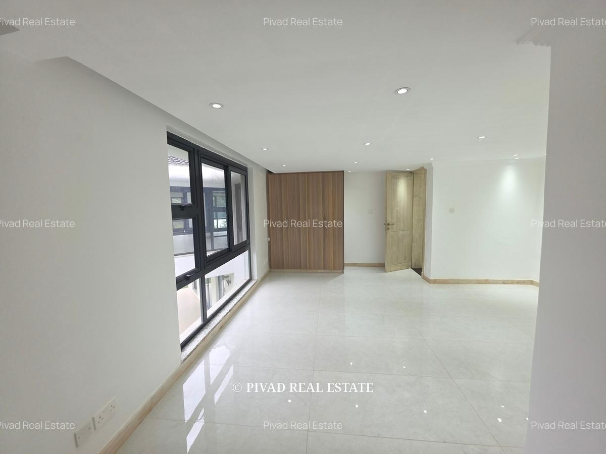 6 Bed House with Garden in Runda - 10