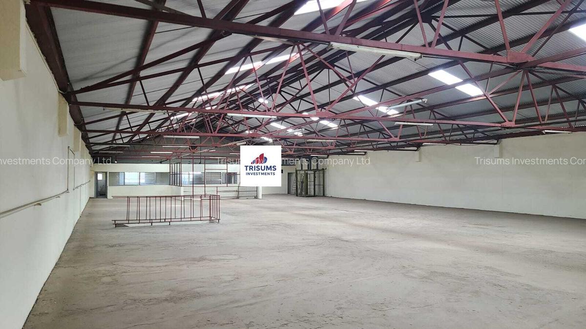 22,000 ft² Warehouse with Fibre Internet in Industrial Area - 2