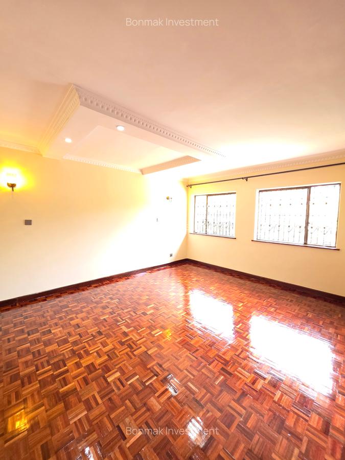 4 Bed Townhouse with En Suite at Lavington - 10