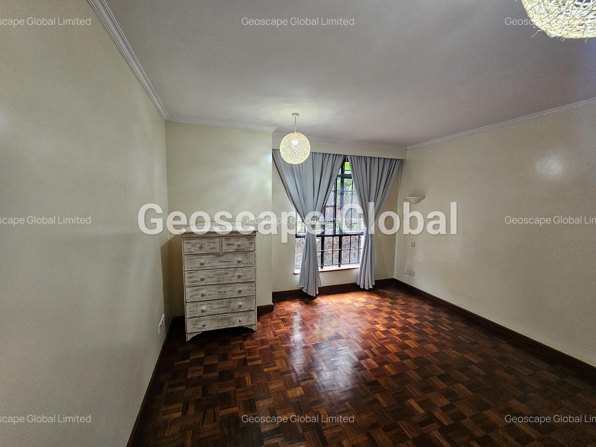 Furnished 3 Bed Apartment with En Suite in Riverside - 16
