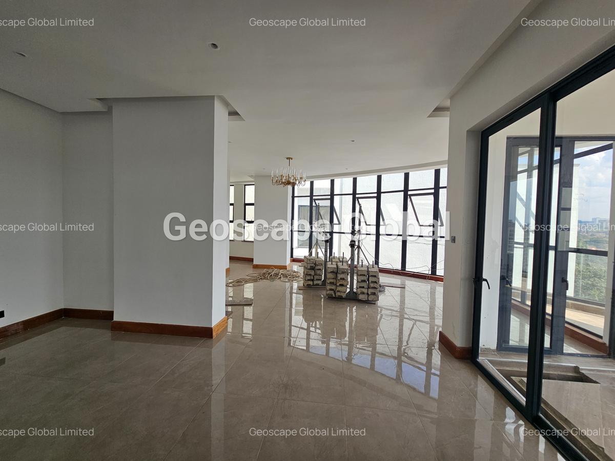 4 Bed Apartment with En Suite in Riverside - 15