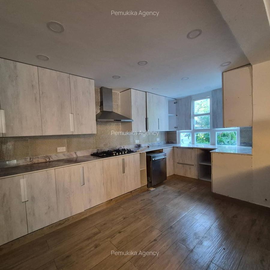 5 Bed Townhouse with En Suite in Runda - 9