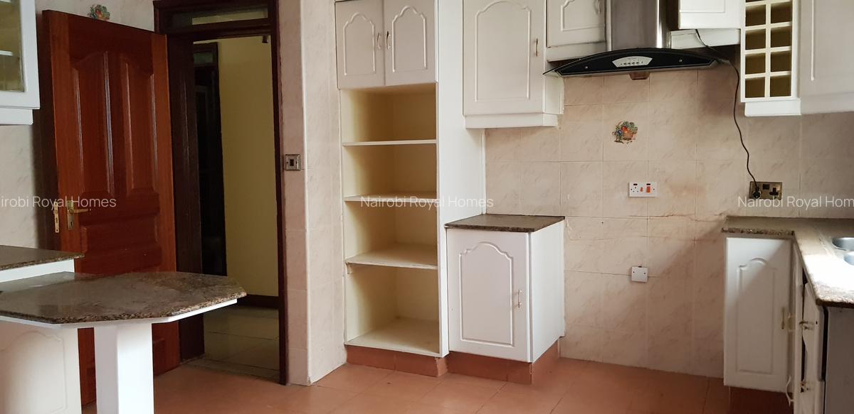 5 Bed Townhouse with En Suite at Valley Arcade - 11