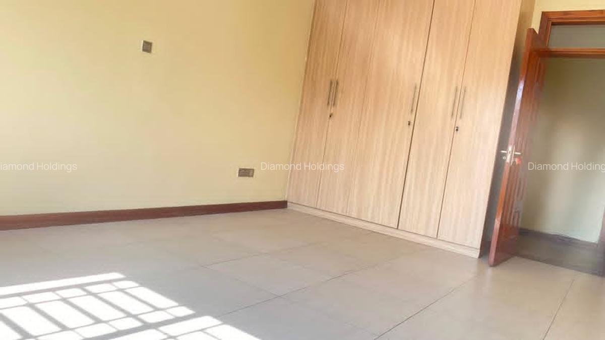 4 Bed Apartment with En Suite at Parklands - 11
