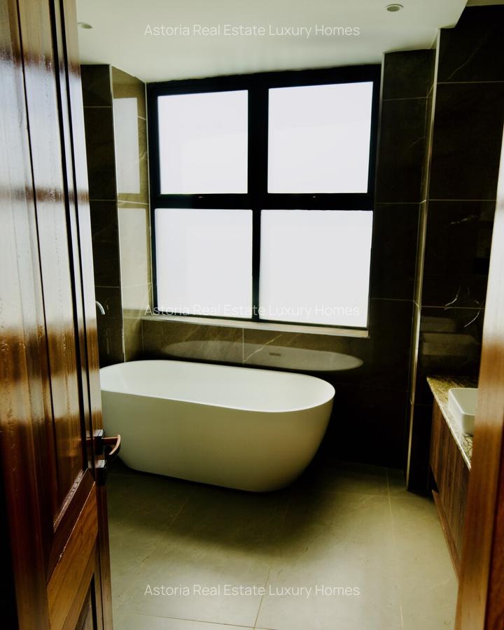 3 Bed Apartment with En Suite at 2026-128 - 1