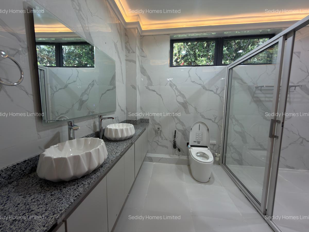 6 Bed Villa with En Suite in Karen - 11