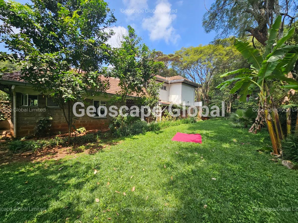 4 Bed House with En Suite in Lavington - 1