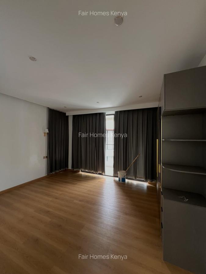 5 Bed Townhouse with En Suite at Lavington Green - 15