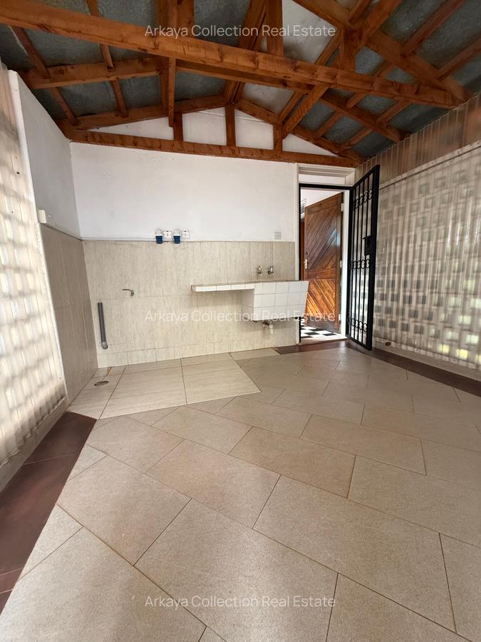 5 Bed House with En Suite in Gigiri - 8