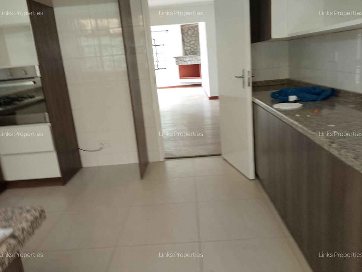 3 Bed House with En Suite at Karen Road - 18