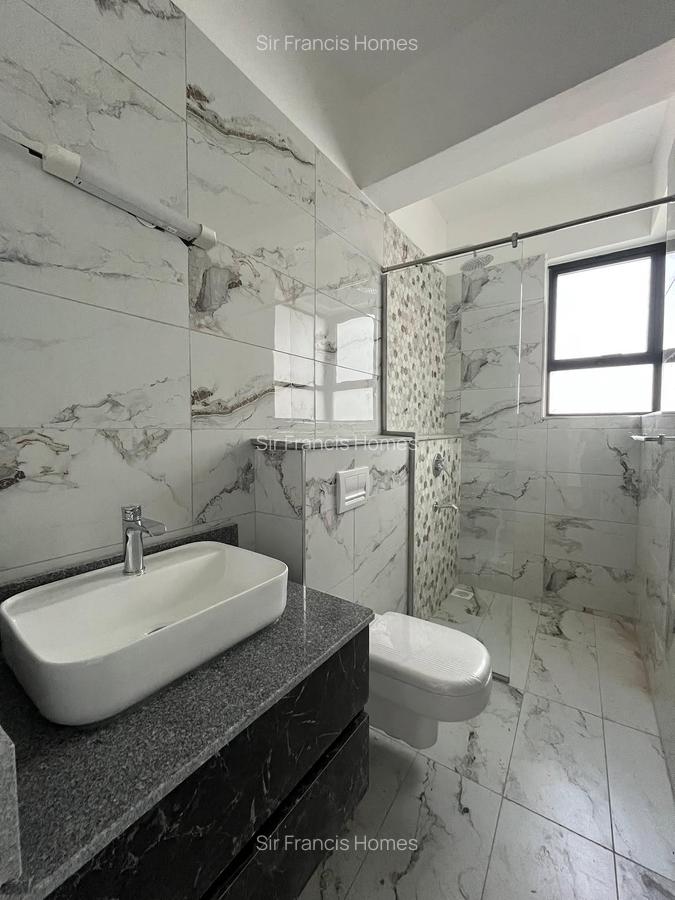 Serviced 2 Bed Apartment with En Suite in Kilimani - 11