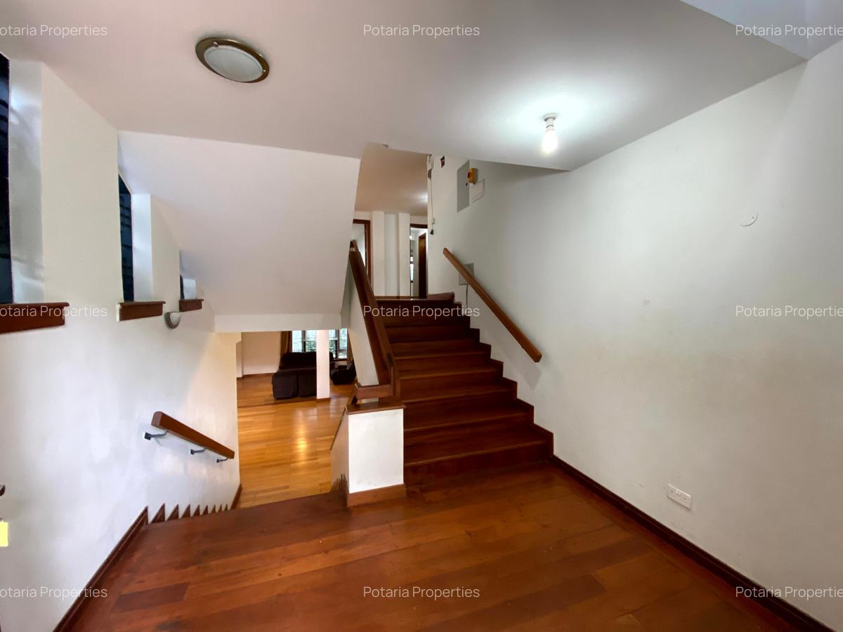 5 Bed Villa with En Suite in Spring Valley - 7