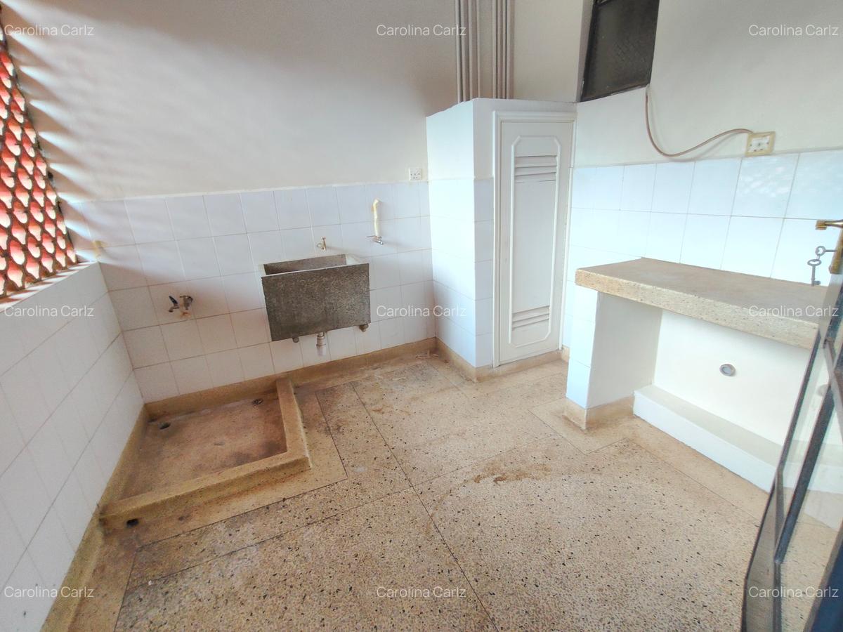 3 Bed Apartment with En Suite at Brookside Drive - 6