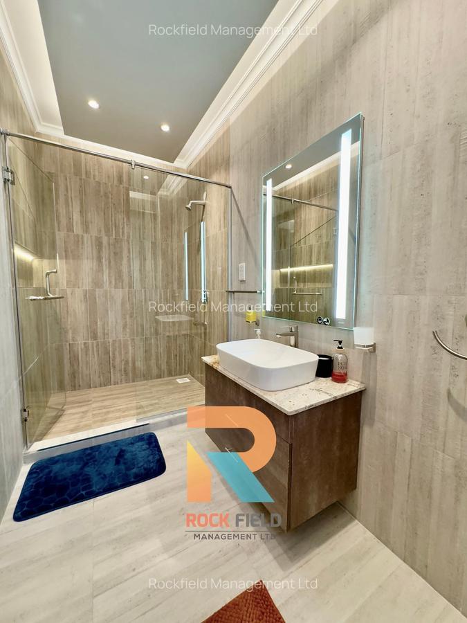 Serviced 2 Bed Apartment with En Suite in Brookside - 11