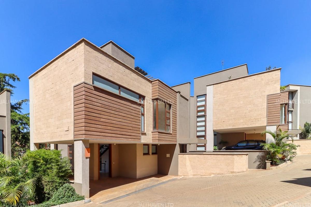 4 Bed Villa with En Suite in Lavington - 17