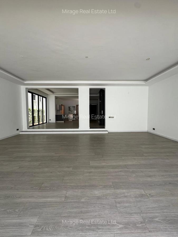 5 Bed Townhouse with En Suite in Lavington - 18