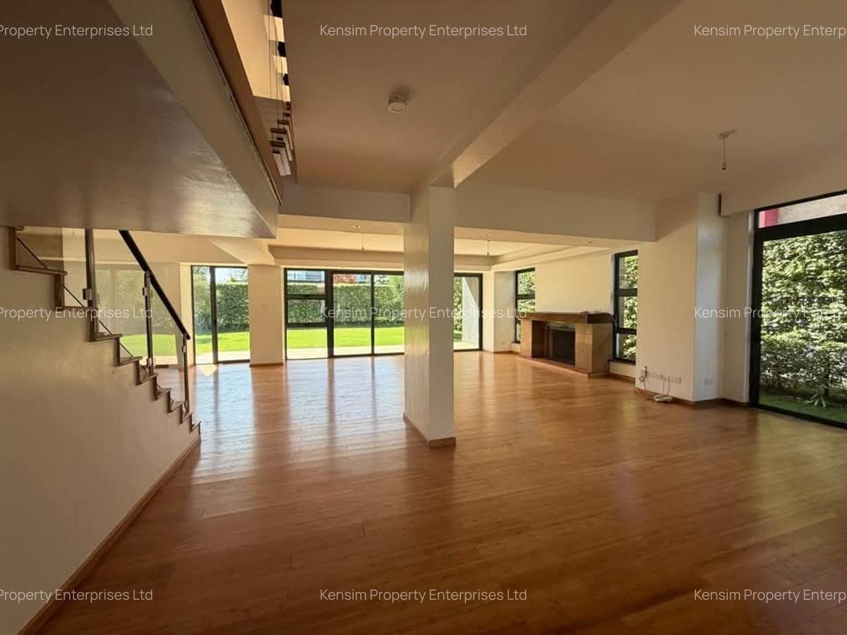 4 Bed Townhouse with En Suite in Ridgeways - 11