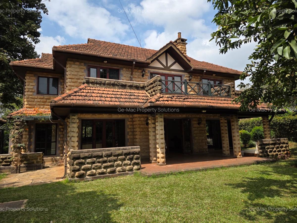 4 Bed House with En Suite in Ridgeways - 13