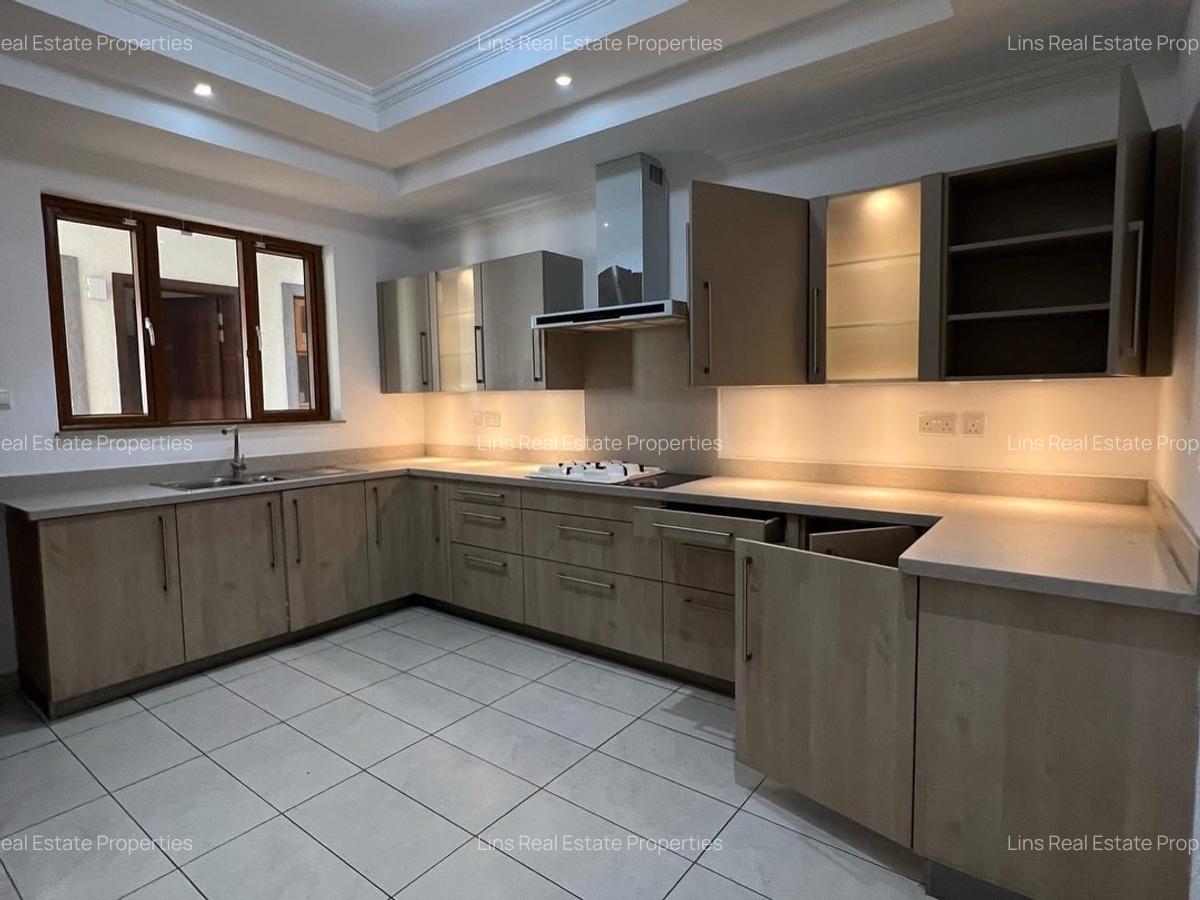 5 Bed Townhouse with En Suite in Lavington - 9