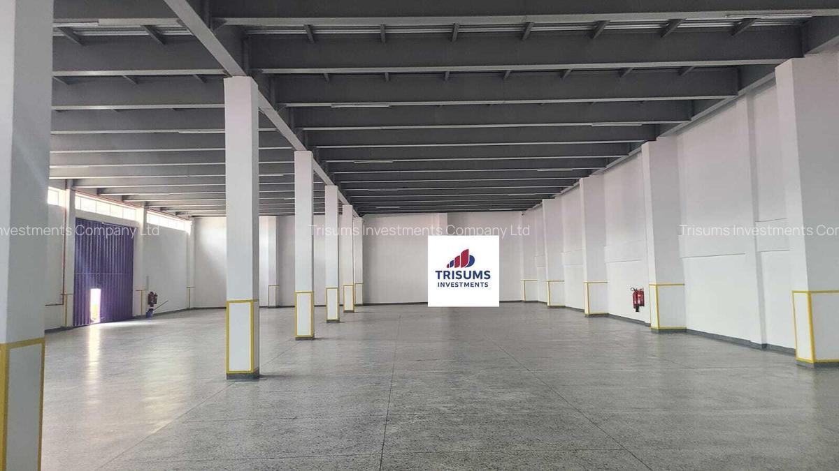 17,000 ft² Warehouse with Fibre Internet in Industrial Area - 1