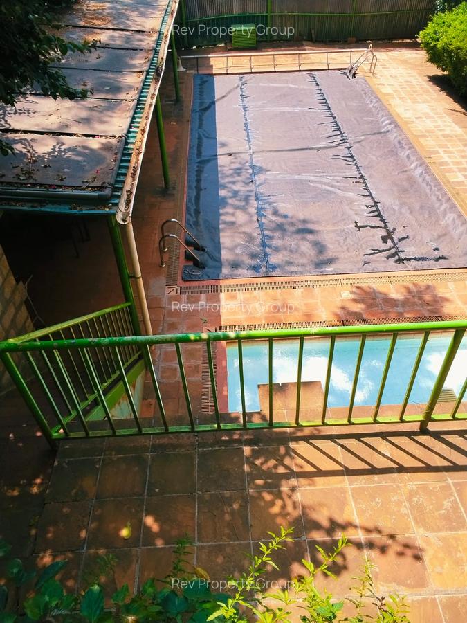 4 Bed Villa with En Suite in Rosslyn - 20