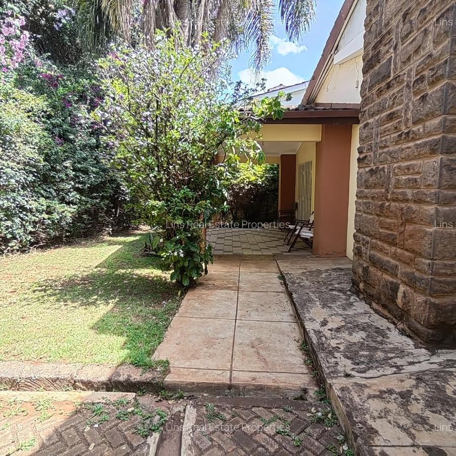 3 Bed House with En Suite in Lavington - 2