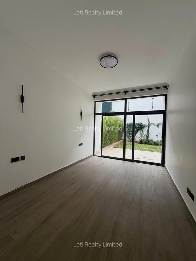 5 Bed Townhouse with En Suite in Lavington - 3